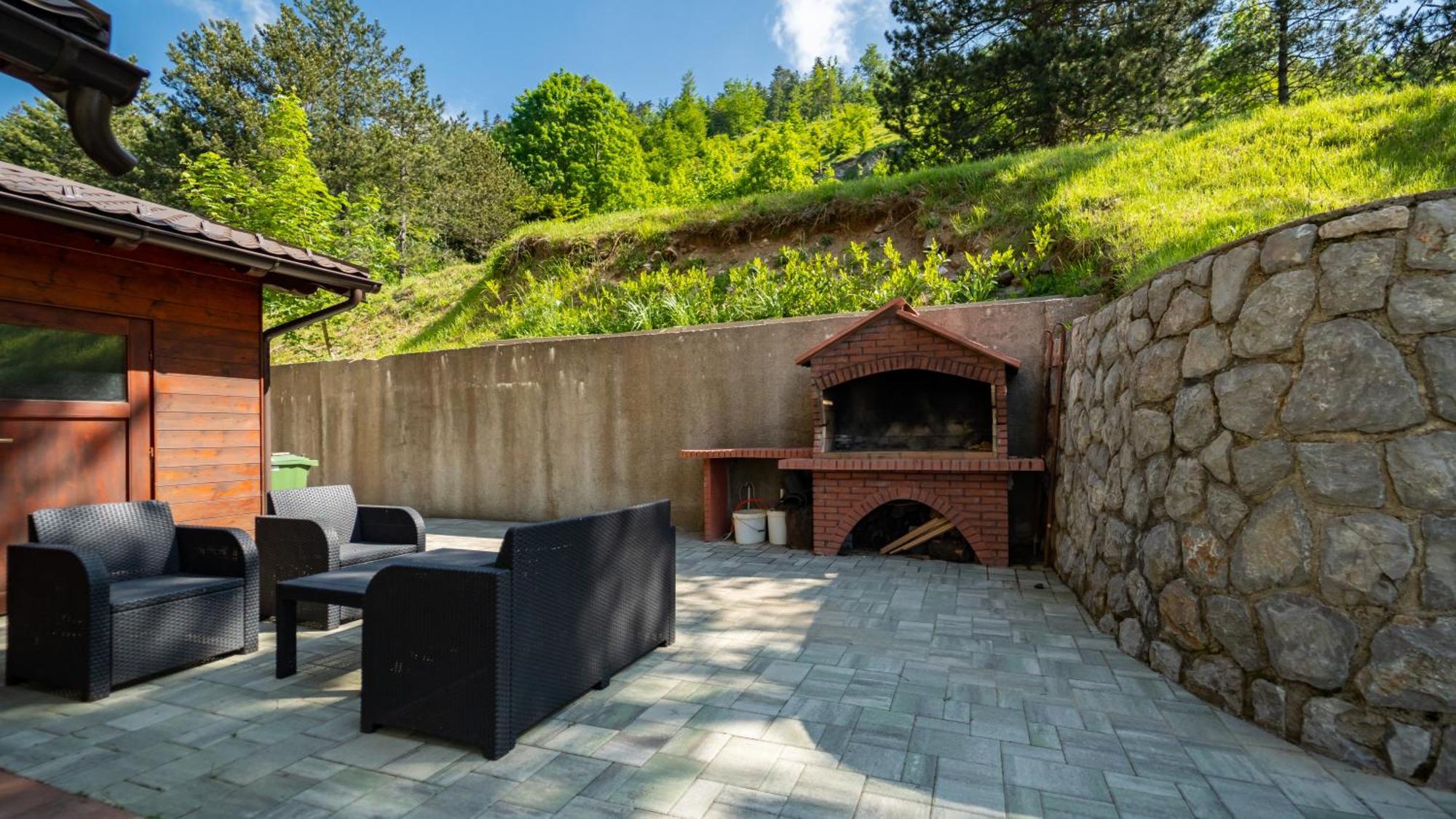 Specious Apartment Manitu In Forest Countryside Fužine Exterior foto